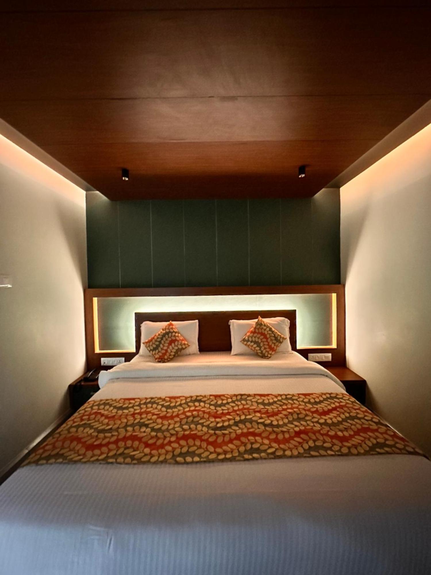 Hotel City Palace Ooty Bagian luar foto