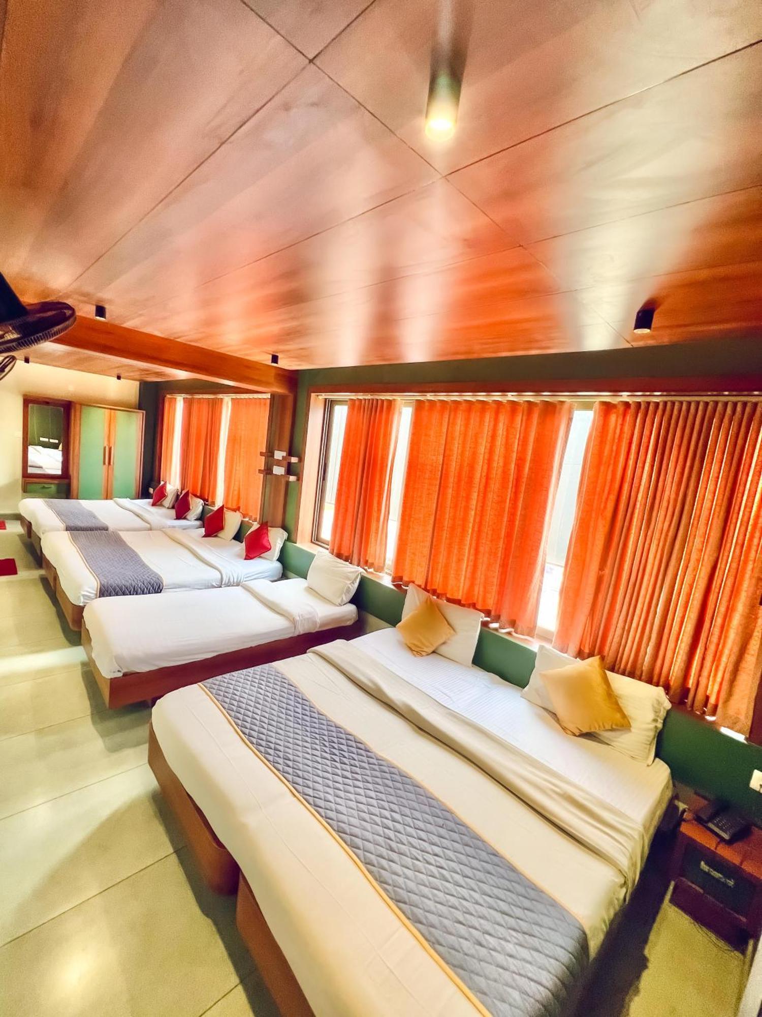Hotel City Palace Ooty Bagian luar foto
