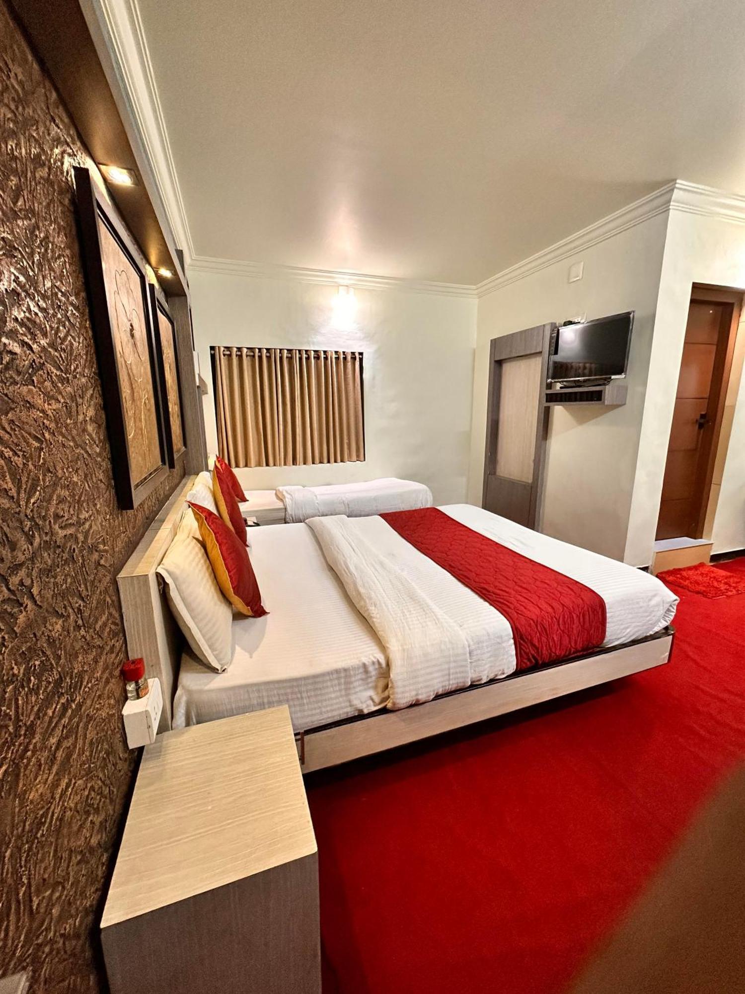 Hotel City Palace Ooty Bagian luar foto