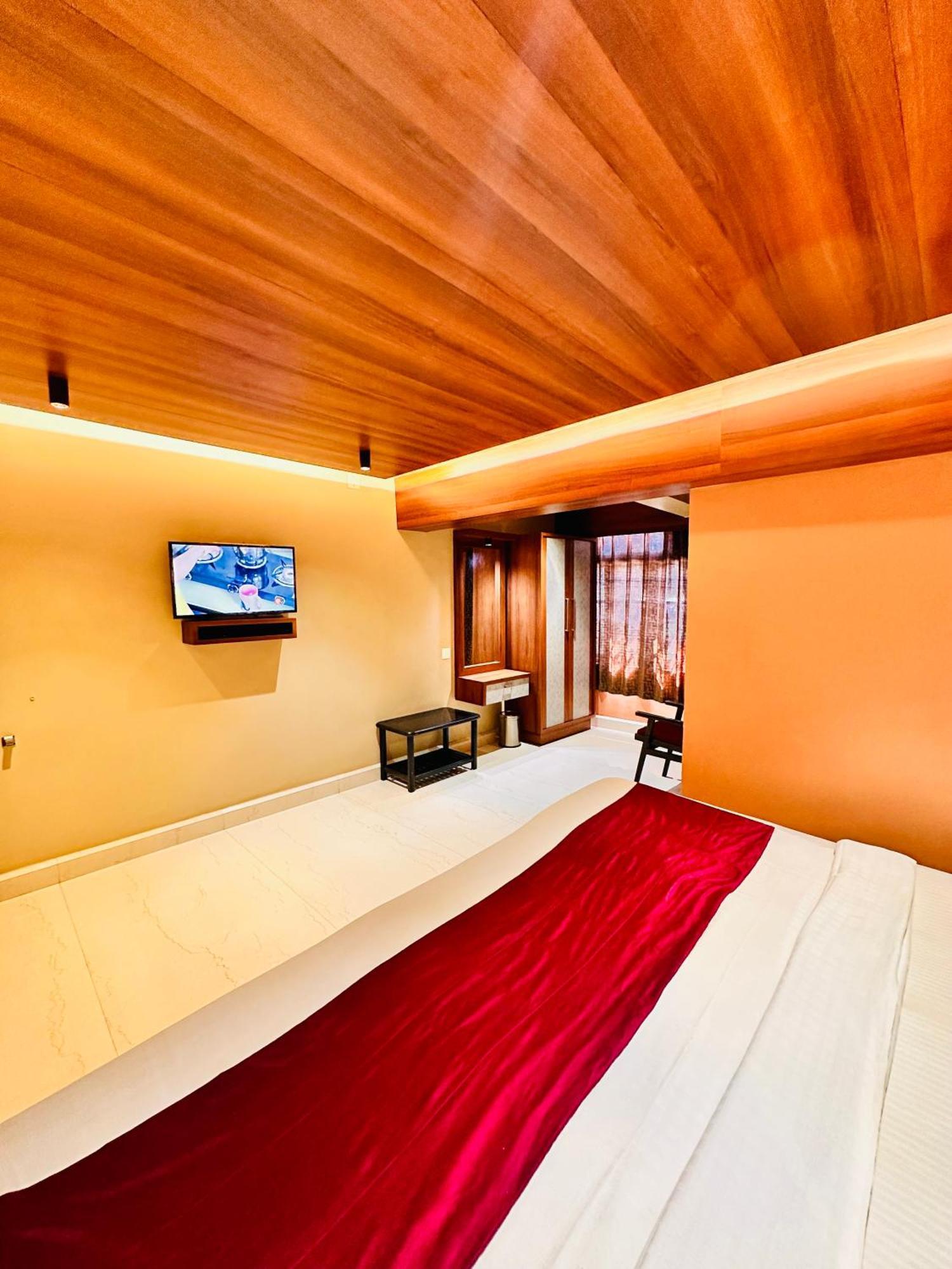 Hotel City Palace Ooty Bagian luar foto