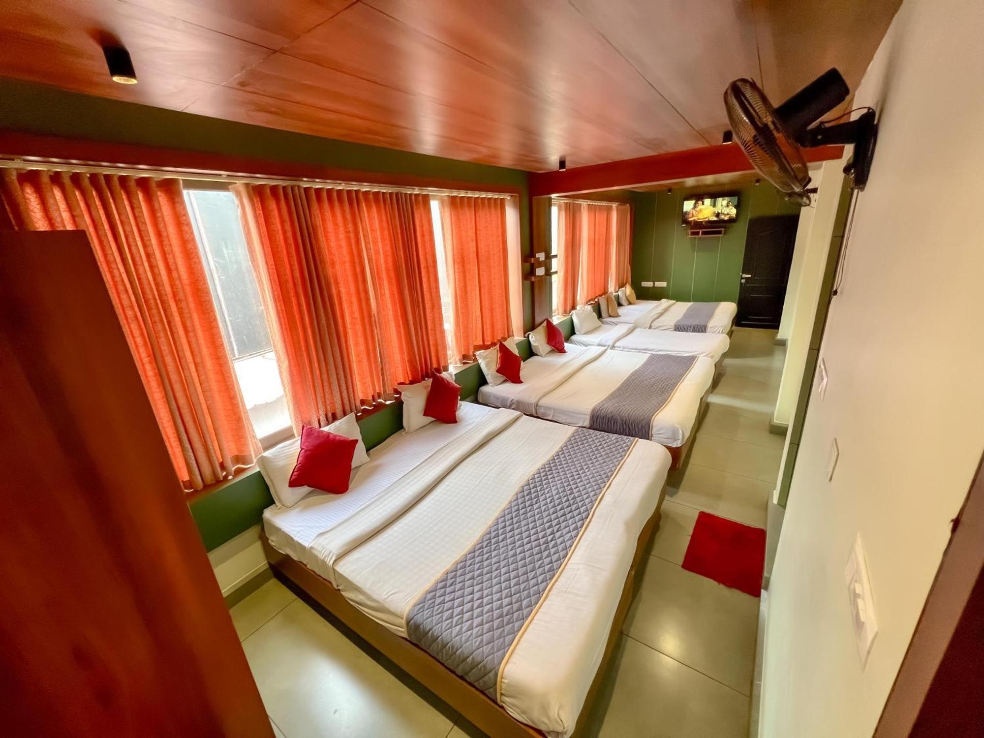 Hotel City Palace Ooty Bagian luar foto
