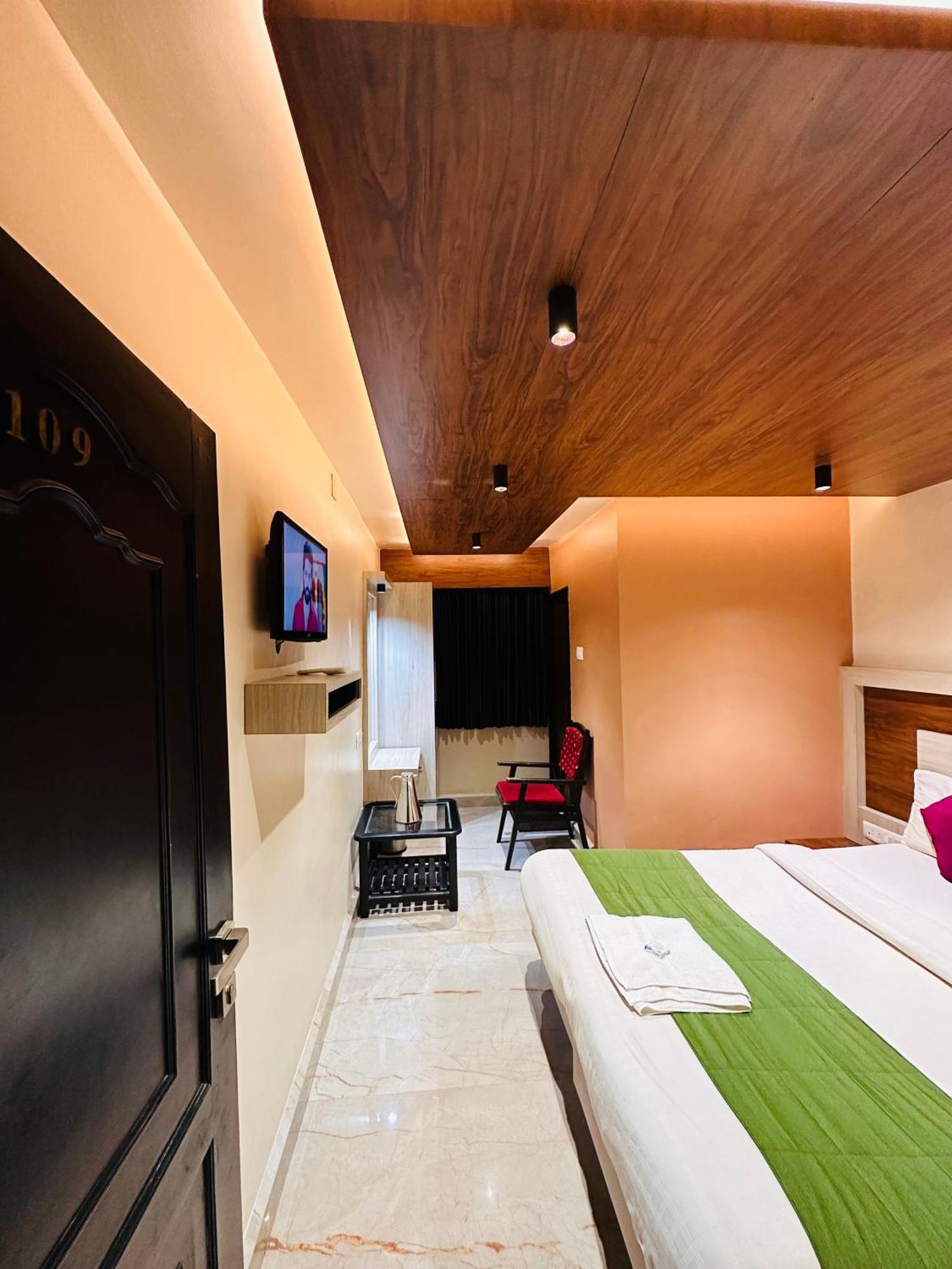Hotel City Palace Ooty Bagian luar foto