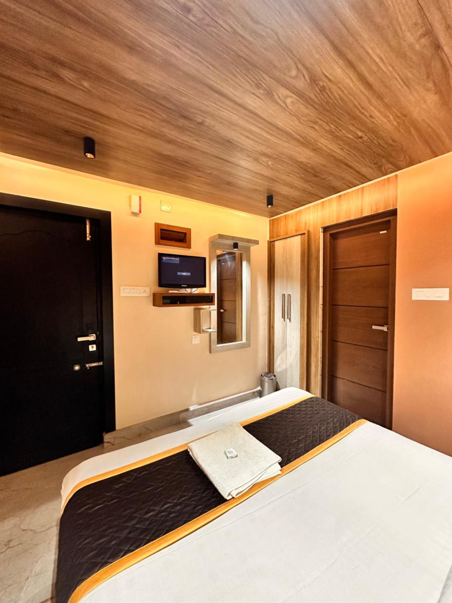 Hotel City Palace Ooty Bagian luar foto
