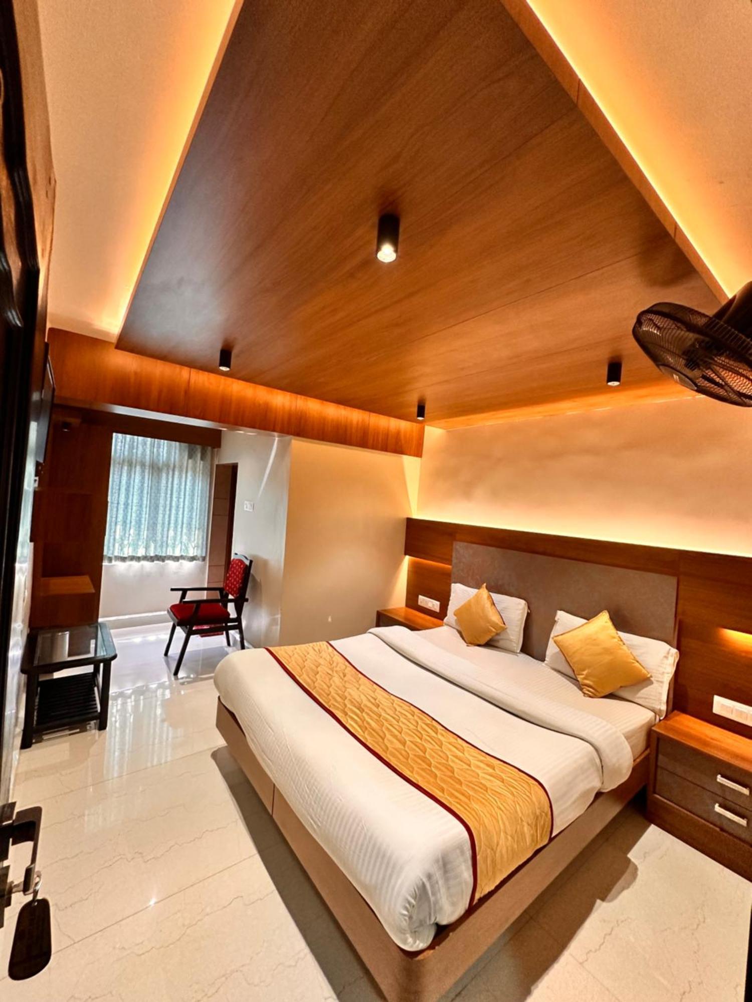 Hotel City Palace Ooty Bagian luar foto
