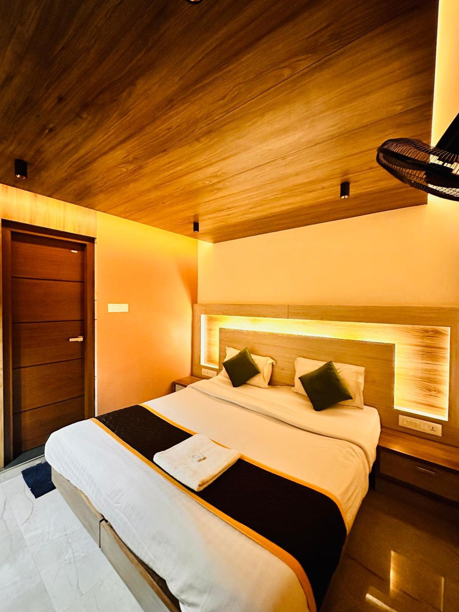 Hotel City Palace Ooty Bagian luar foto